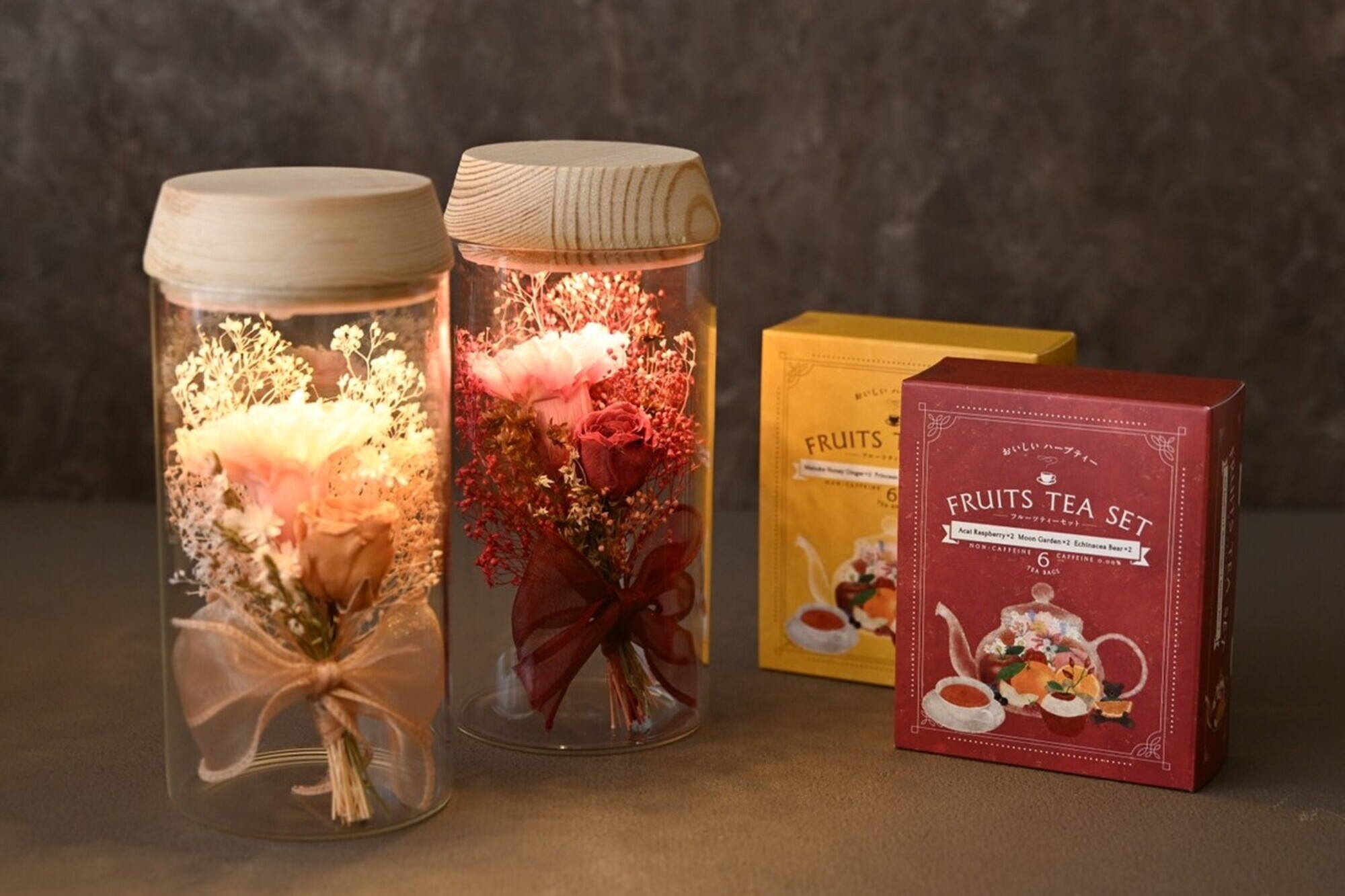 【母の日'25】薔薇とカーネーションのLEDボトル＆癒しのハーブティーギフト