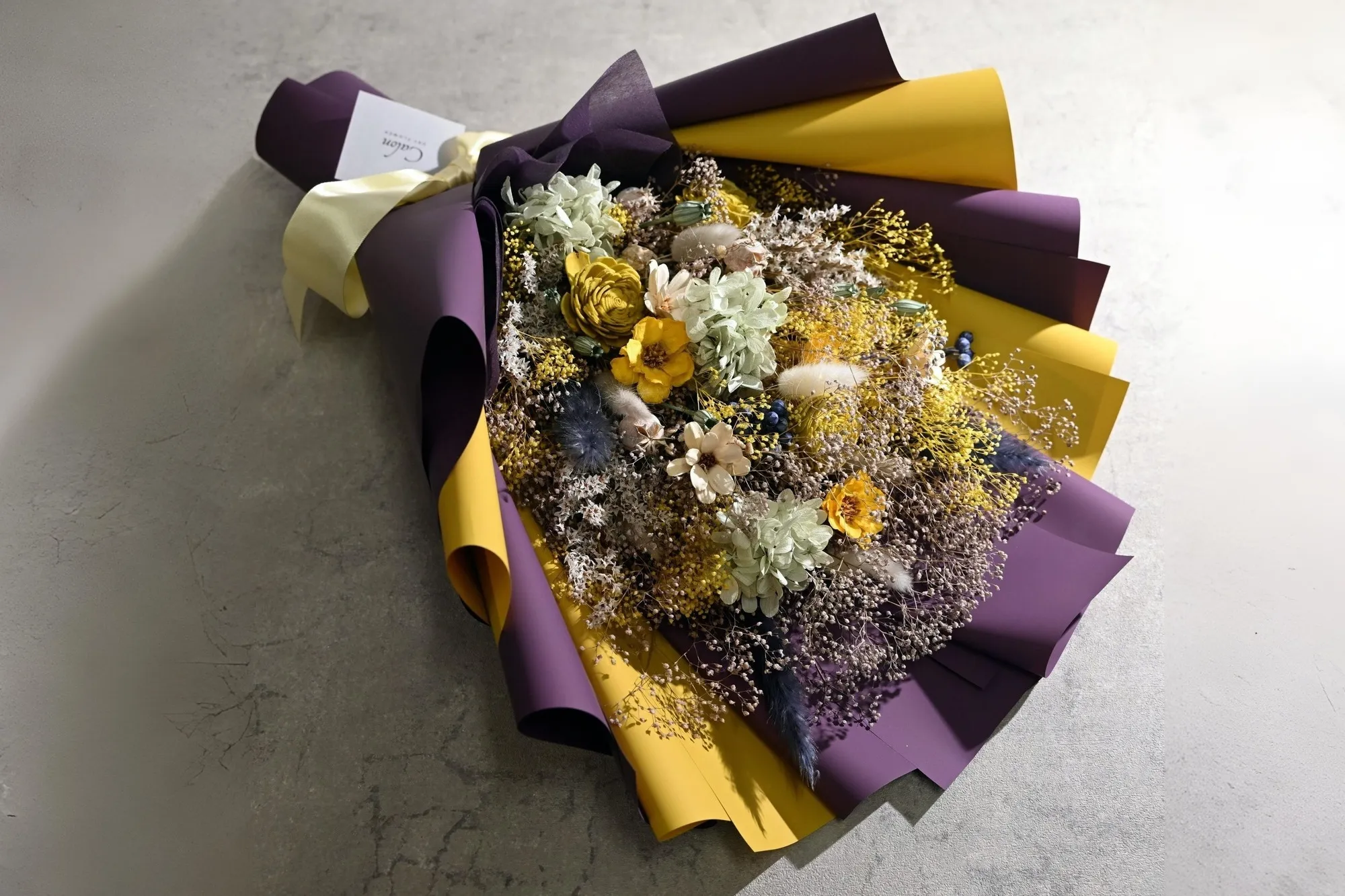 イエローとパープルの花束